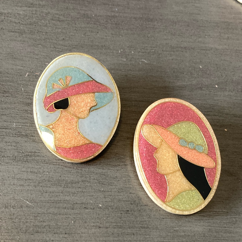 2 Lee Sands Lucite Inlay Brooches Lady In Hat 48$